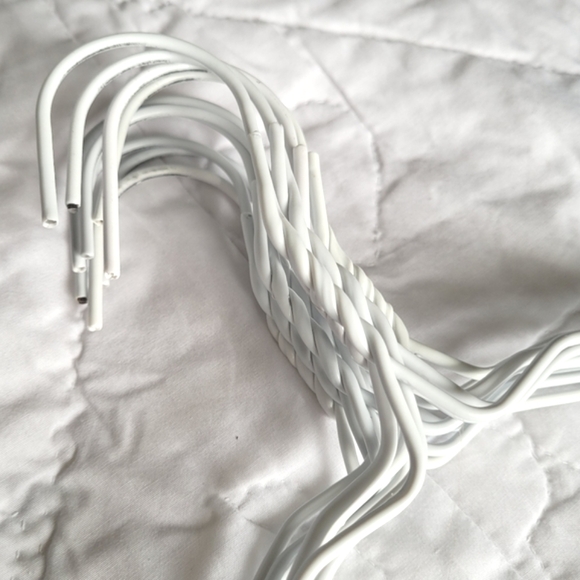 10/$20 ❄️ 10 Wire Hangers - Picture 3 of 6